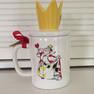 Rae Dunn Disney Queen Of Hearts Lidded Mug